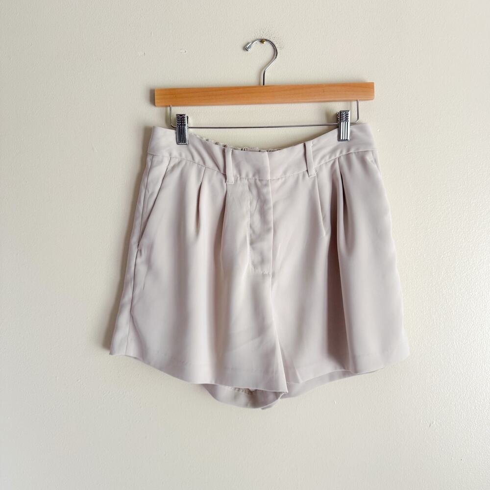 Quince Cream Beige Sand Stretch Crepe Pleated Short Size 8 CKB Preppy Norm